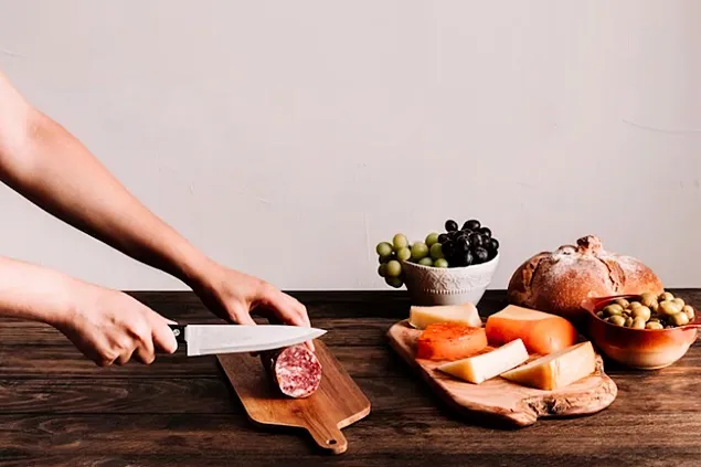 CIPRA: Peste 76 % dintre români mănâncă lactate, ouă și carne