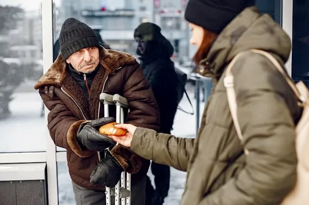 Eurostat: 43 % dintre români nu își pot permite o masă adecvată necesității de hrănire