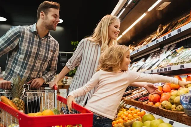 C.C.: Prețul mediu al alimentelor de bază a continuat să scadă și în luna august