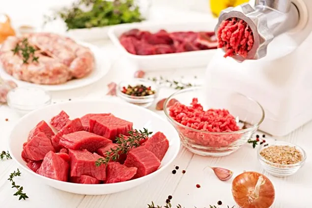 Oamenii de știință au identificat nutrienți în carne și lactate care ajută la combaterea cancerului