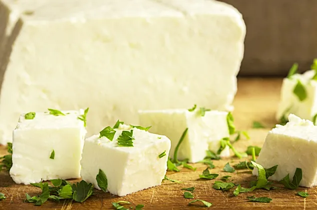 Brânza rămâne preferata procesatorilor