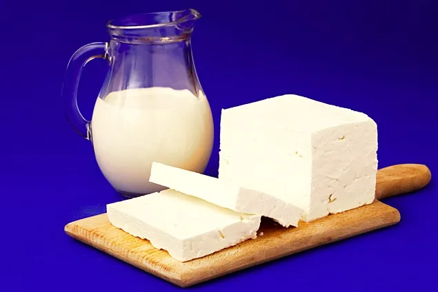 INS: Laptele colectat de unităţile procesatoare și producția de produse lactate