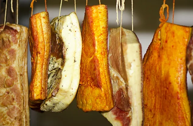 Studiu: Consumatorii se îndepărtează de alimentele de lux